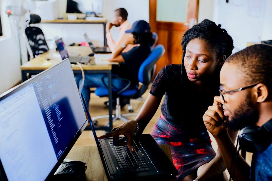 Lancement d’un programme de microfinance féminine